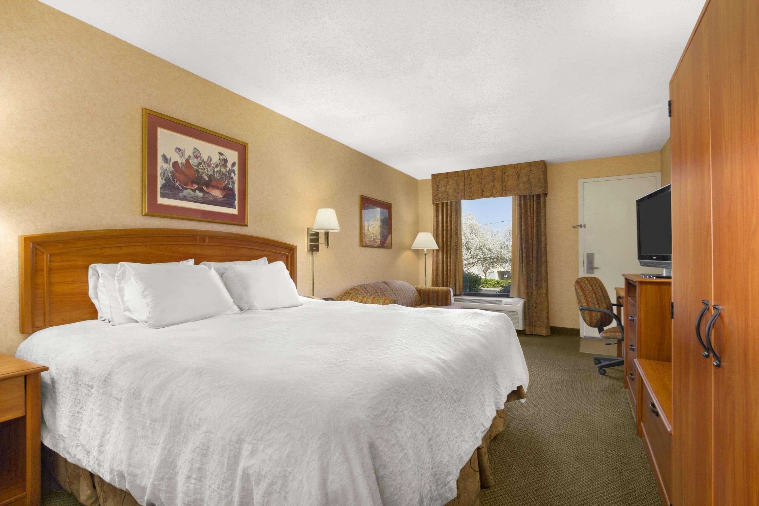Howard Johnson By Wyndham Greensboro Near The Coliseum Eksteriør billede