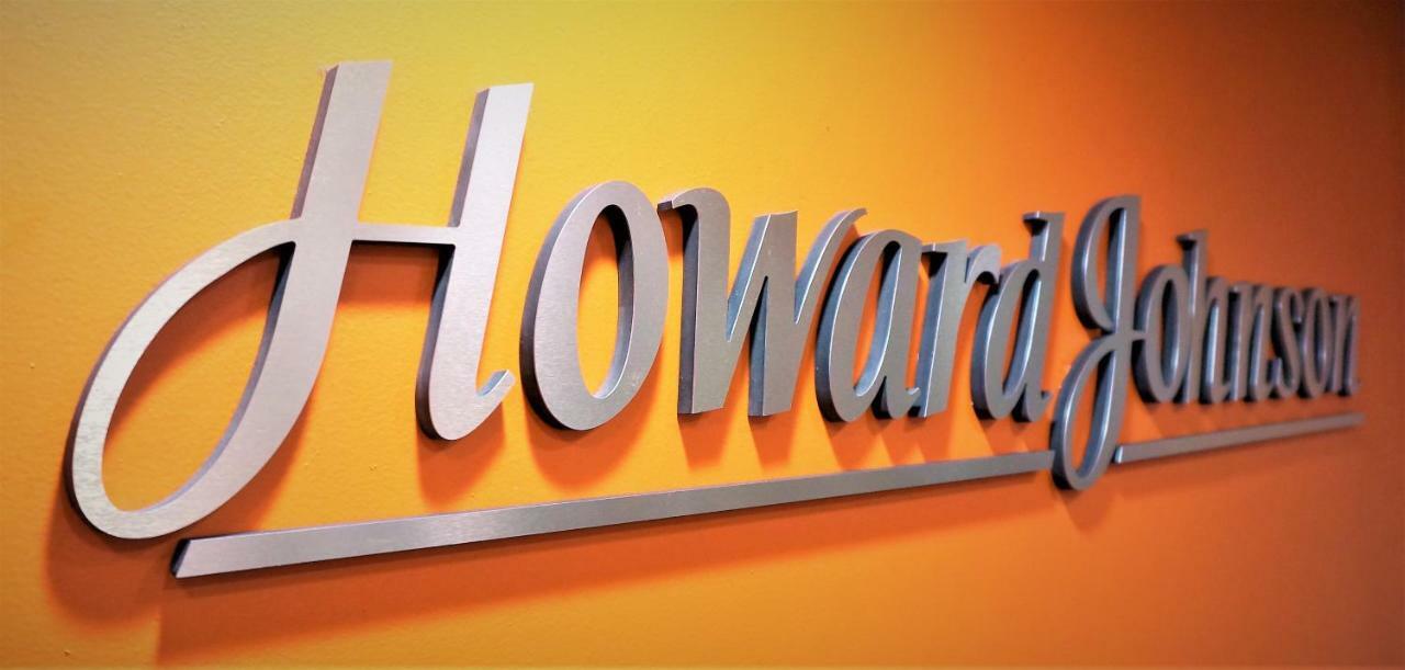 Howard Johnson By Wyndham Greensboro Near The Coliseum Eksteriør billede